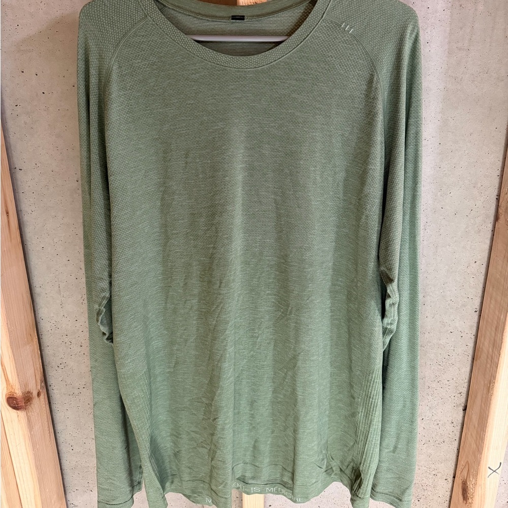 Lululemon Men’s Long Sleeve Metal Vent Tech 2.0 Silver Blue/Cedar Green Large